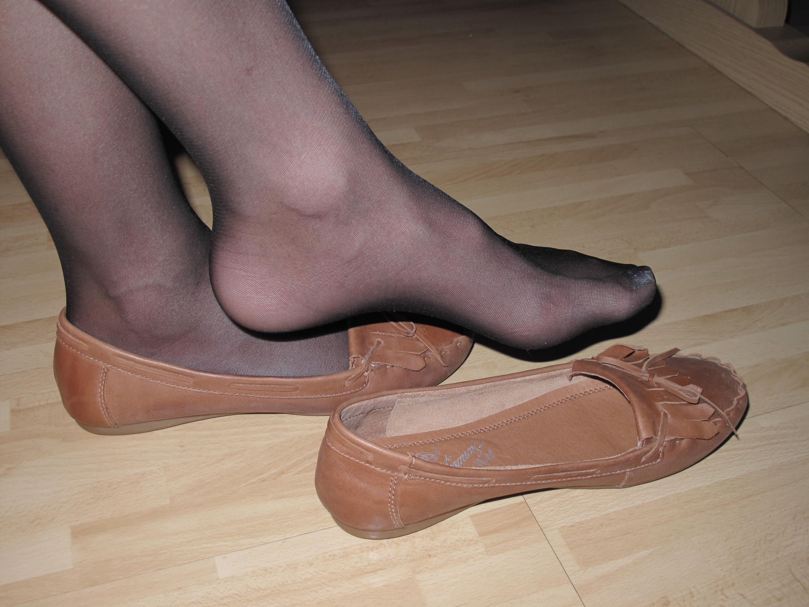 Nylon Feet Dangling